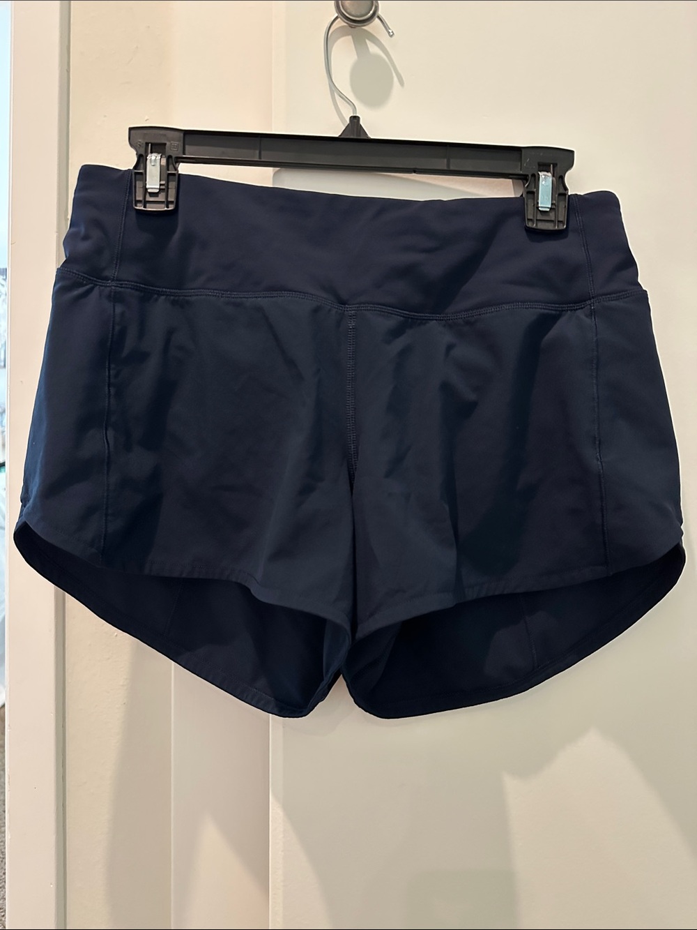 Lululemon EUC Women's Navy Blue Active Lined Running Shorts - size 6